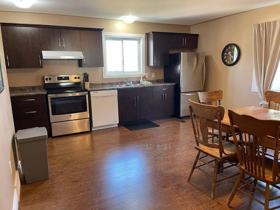 Cozy 2 Bedroom Home In Chatham - Left Side Exterior photo