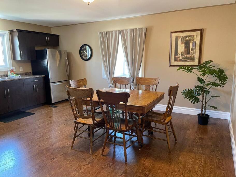 Cozy 2 Bedroom Home In Chatham - Left Side Exterior photo